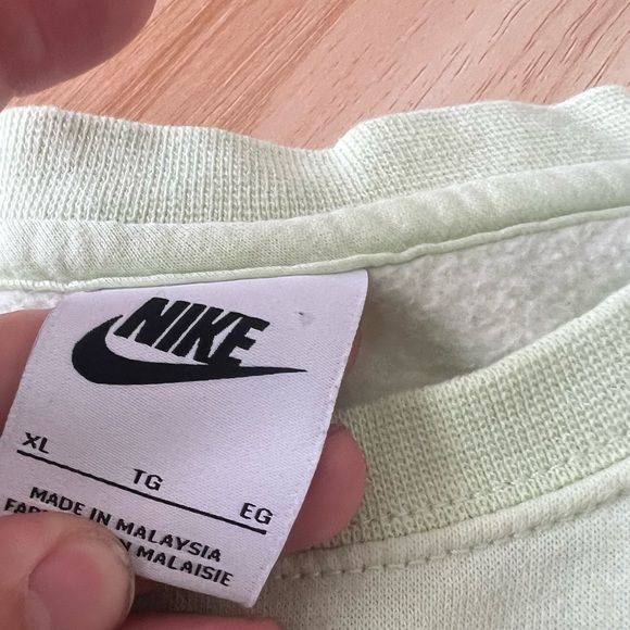 Girls NIKE crewneck size XL - Picture 4 of 5
